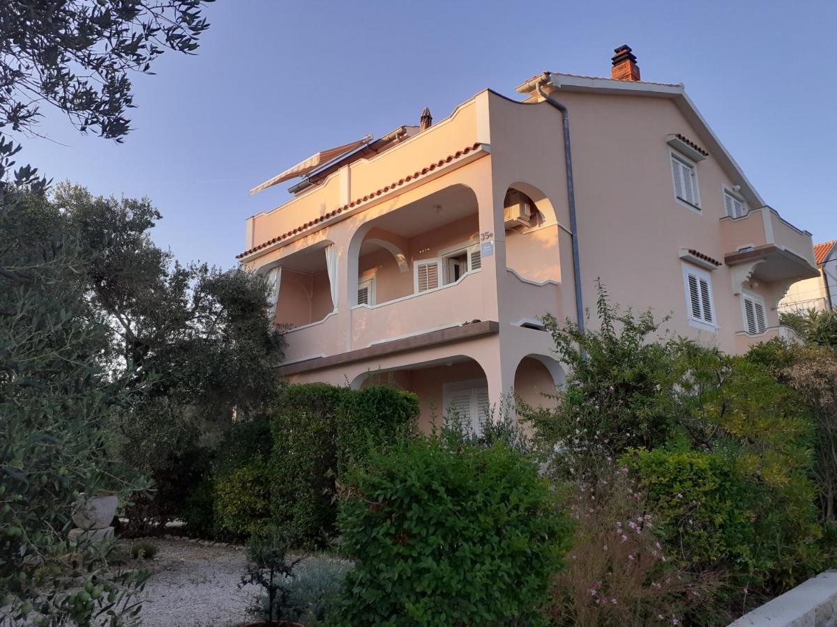 Apartments Marijana Раб Екстериор снимка