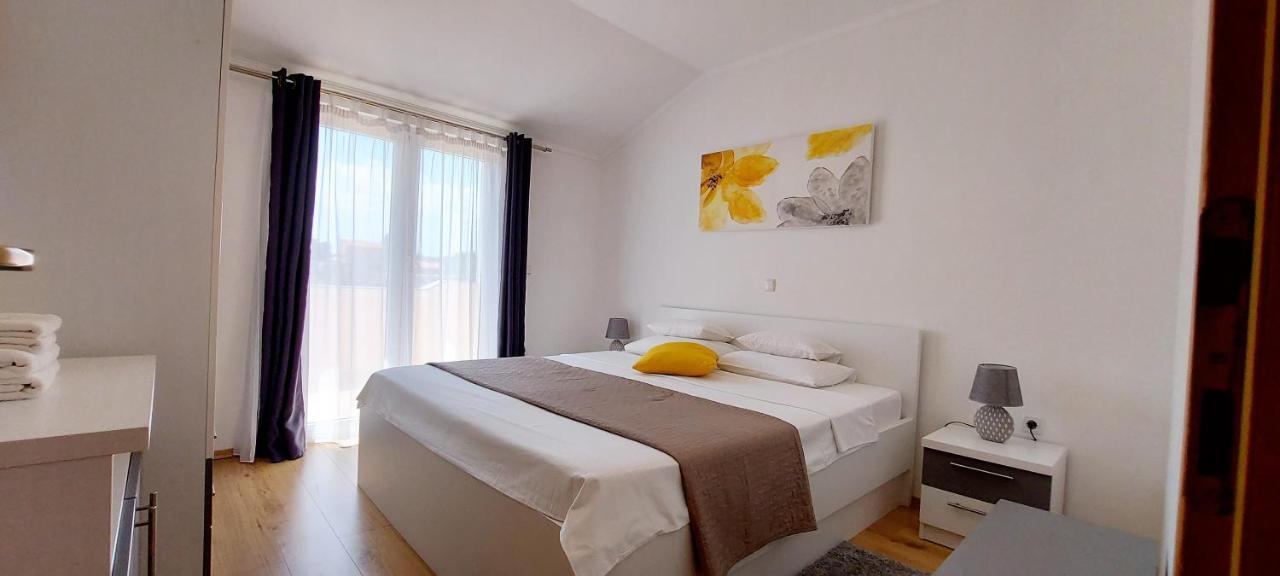 Apartments Marijana Раб Екстериор снимка