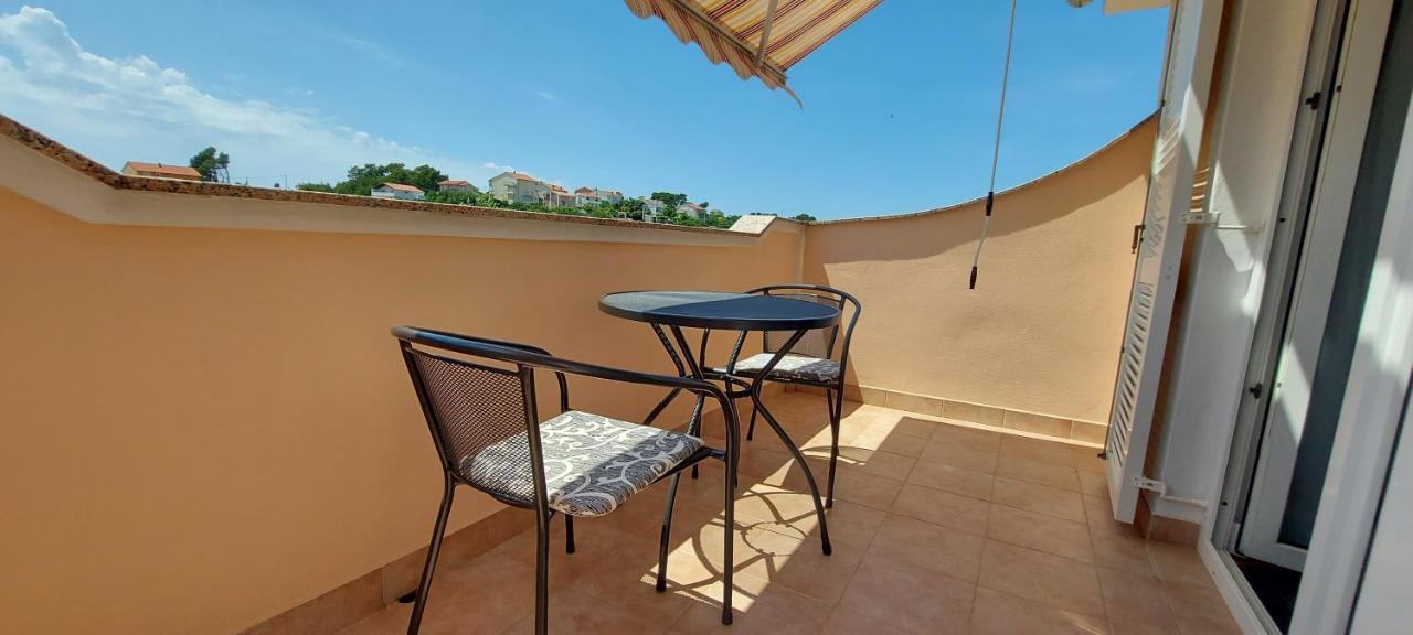 Apartments Marijana Раб Екстериор снимка