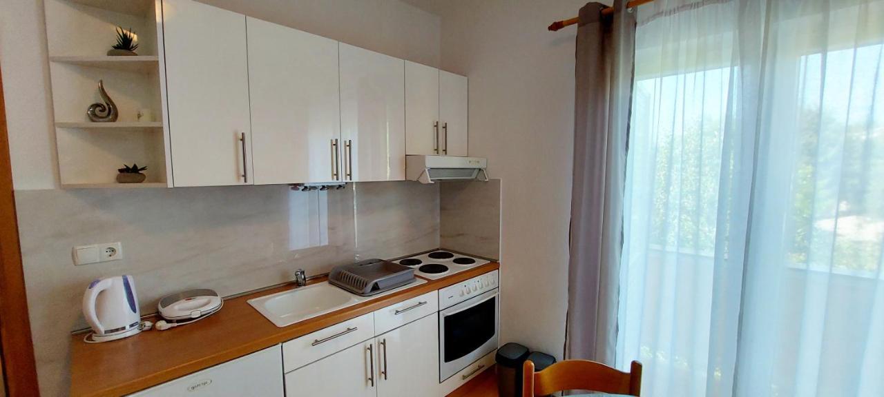 Apartments Marijana Раб Екстериор снимка