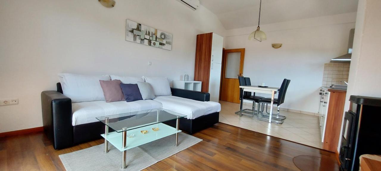 Apartments Marijana Раб Стая снимка