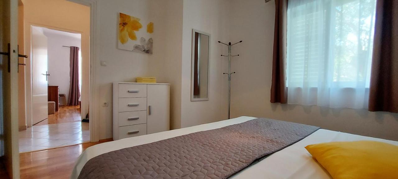 Apartments Marijana Раб Стая снимка